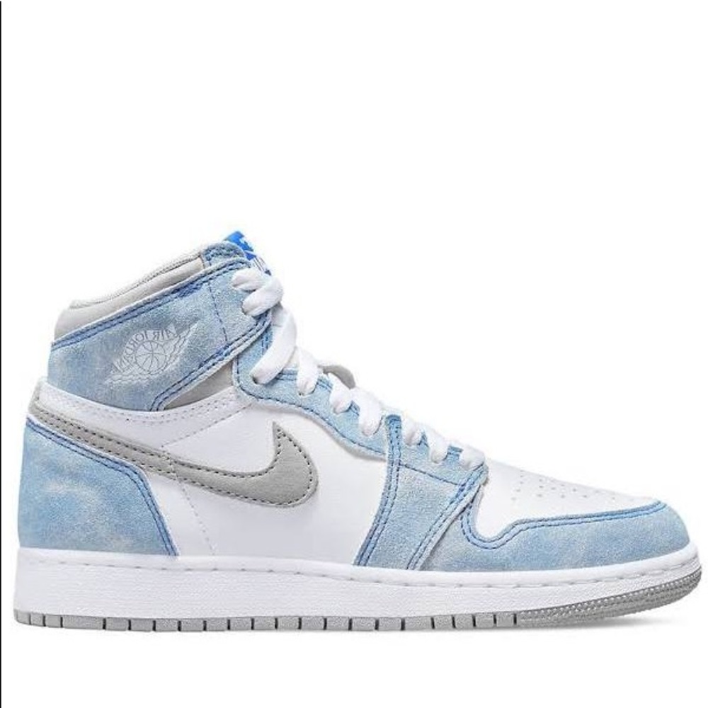 Jordan 1 Retro High
Hyper Royal Smoke Grey